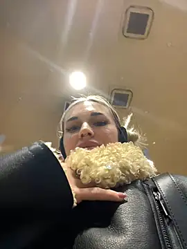 Snapshot of Charming_Ritta chatting on January 26, 9:51 am Charming Ritta online show from January 26, 9:51 am