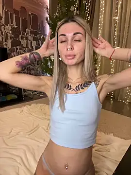 Snapshot of Charming_Ritta chatting on December 23, 3:33 pm Charming Ritta online show from December 23, 3:33 pm