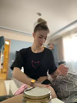 Snapshot of Charming_Ritta chatting on February 14, 3:33 am Charming Ritta online show from February 14, 3:33 am