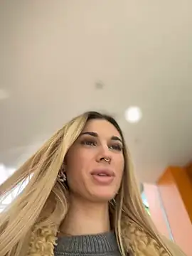 Snapshot of Charming_Ritta chatting on March 4, 7:08 am Charming Ritta online show from March 4, 7:08 am