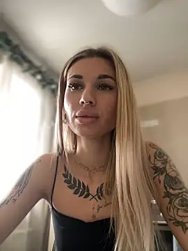 Snapshot of Charming_Ritta chatting on March 15, 6:36 am Charming Ritta online show from March 15, 6:36 am