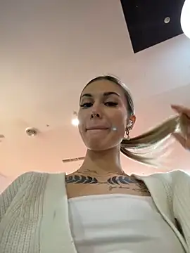 Snapshot of Charming_Ritta chatting on February 4, 5:31 am Charming Ritta online show from February 4, 5:31 am