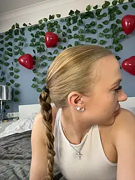 Snapshot of Charming_Ritta chatting on February 1, 6:32 am Charming Ritta online show from February 1, 6:32 am