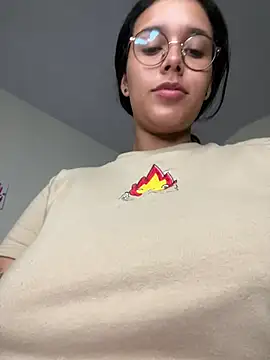 Snapshot of Annya-sweet chatting on March 18, 12:19 am Annya-sweet online show from March 18, 12:19 am
