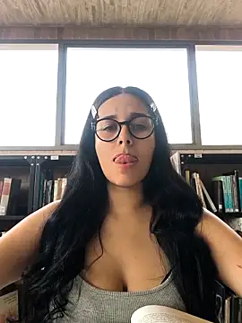 Snapshot of Annya-sweet chatting on February 19, 2:47 pm Annya-sweet online show from February 19, 2:47 pm