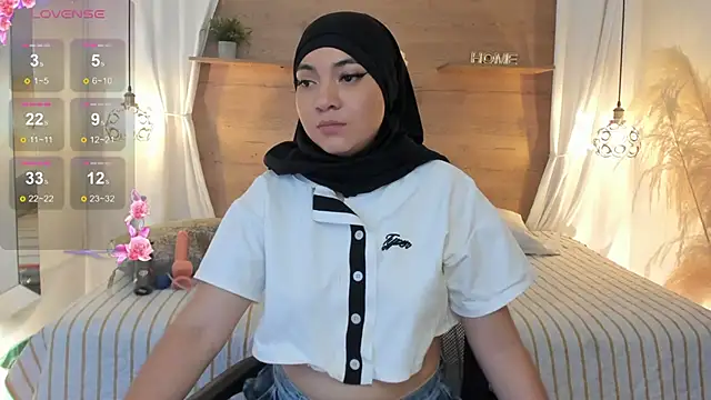 Snapshot of Sooffii_1 chatting on February 8, 7:05 pm Sooffii 1 online show from February 8, 7:05 pm