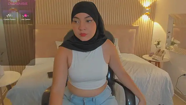 Snapshot of Sooffii_1 chatting on February 14, 2:18 am Sooffii 1 online show from February 14, 2:18 am