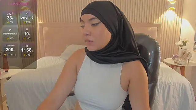 Snapshot of Sooffii_1 chatting on February 14, 5:41 am Sooffii 1 online show from February 14, 5:41 am