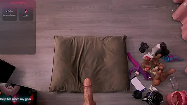 Snapshot of Redhead_Shark_new chatting on March 13, 3:28 pm Redhead Shark new online show from March 13, 3:28 pm