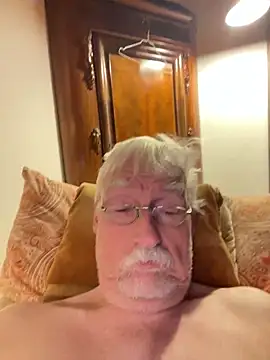 Snapshot of Steffibi1954 chatting on November 11, 1:22 am Steffibi1954 online show from November 11, 1:22 am