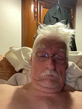 Snapshot of Steffibi1954 chatting on November 15, 1:31 am Steffibi1954 online show from November 15, 1:31 am