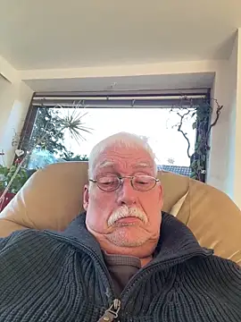 Snapshot of Steffibi1954 chatting on December 15, 12:33 pm Steffibi1954 online show from December 15, 12:33 pm