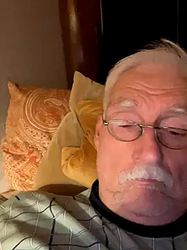 Snapshot of Steffibi1954 chatting on December 17, 8:36 pm Steffibi1954 online show from December 17, 8:36 pm