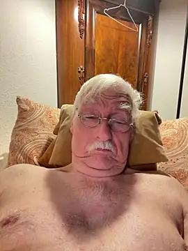 Snapshot of Steffibi1954 chatting on November 15, 11:53 pm Steffibi1954 online show from November 15, 11:53 pm