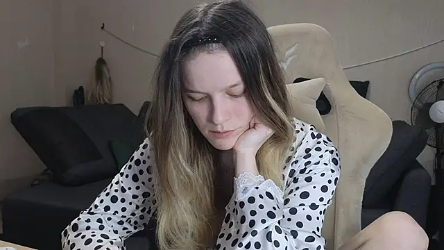 Snapshot of Nate__ chatting on December 1, 2:56 am Nate online show from December 1, 2:56 am