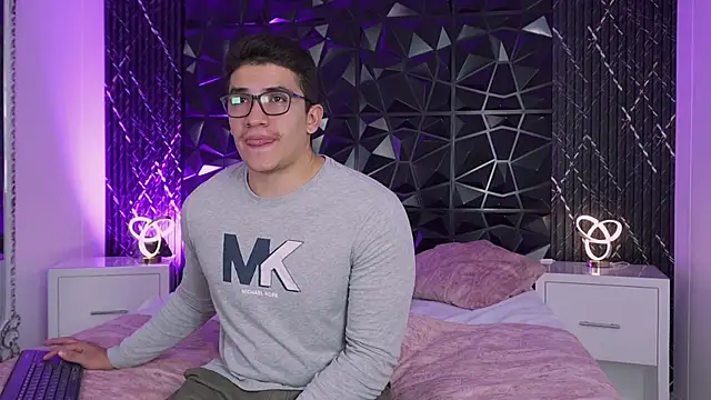 Snapshot of JeffDaltton chatting on December 16, 8:46 pm JeffDaltton online show from December 16, 8:46 pm