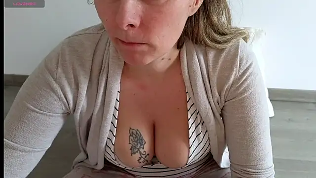 Snapshot of Claraxxxxx chatting on February 5, 2:05 pm Claraxxxxx online show from February 5, 2:05 pm