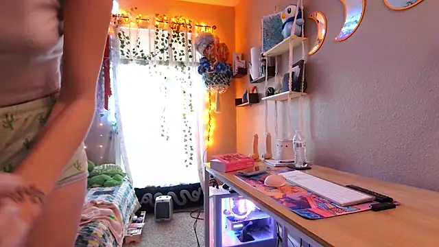 Snapshot of IndyDreams chatting on January 28, 11:17 pm IndyDreams online show from January 28, 11:17 pm