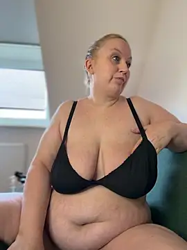 BBW Nora online show from October 24, 8:24 am