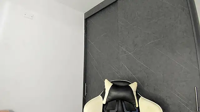 Snapshot of chloe_ebony_ chatting on May 28, 10:48 pm chloe ebony online show from May 28, 10:48 pm