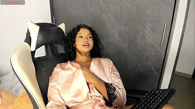 chloe ebony  online show from July 24, 1:01 am