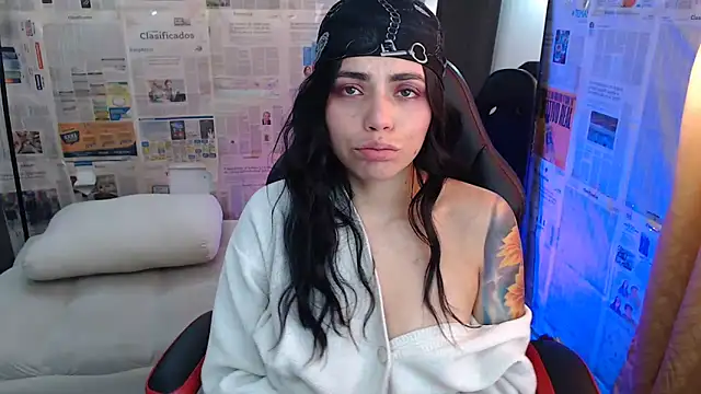 i am nina  online show from November 12, 8:01 pm