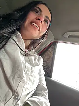 i am nina  online show from November 28, 9:15 pm