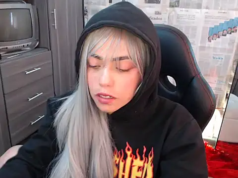 i am nina  online show from November 11, 5:41 pm