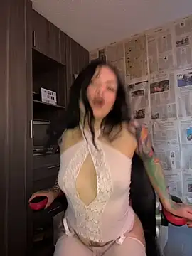 i am nina  online show from June 1, 9:03 pm