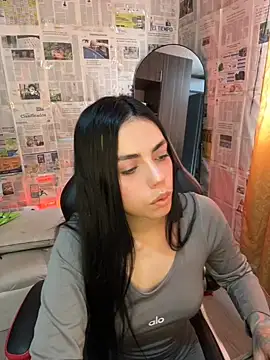 i am nina  online show from April 16, 9:39 pm