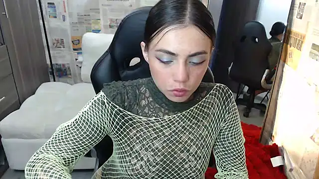 i am nina  online show from October 28, 10:41 pm