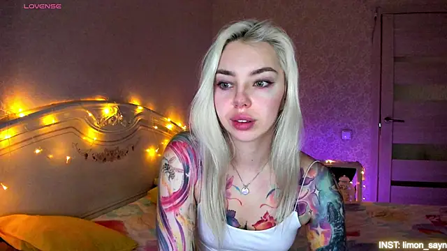 LillyMoure  online show from March 5, 10:48 pm