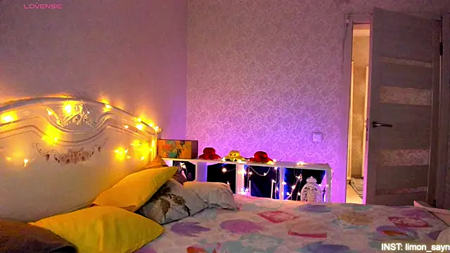 LillyMoure  online show from March 24, 11:27 pm