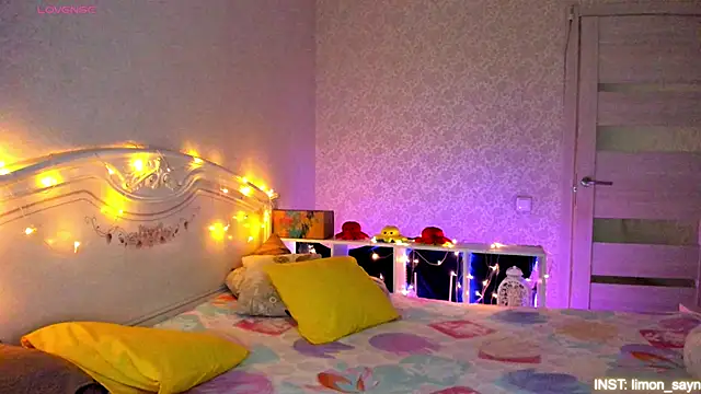 LillyMoure  online show from March 26, 11:13 pm