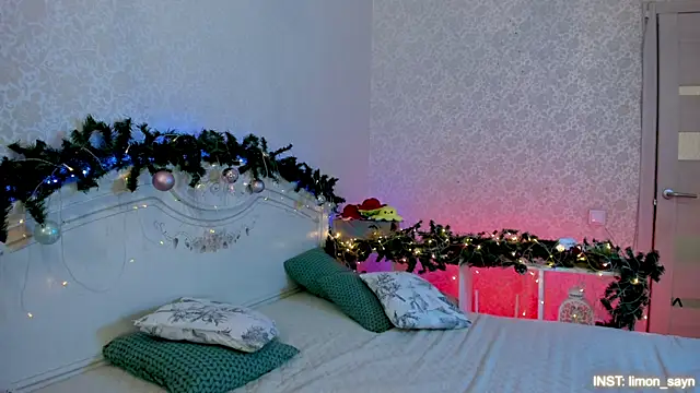 LillyMoure  online show from January 12, 11:31 pm