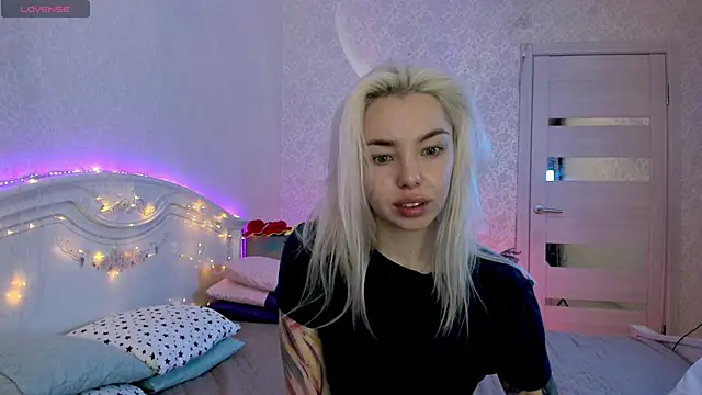 LillyMoure  online show from October 6, 11:16 pm