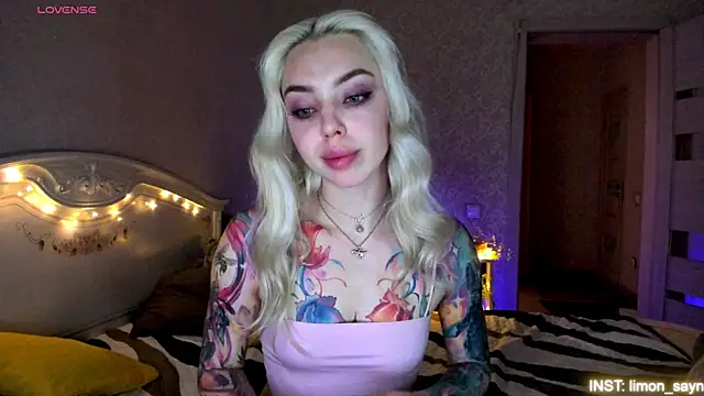LillyMoure  online show from June 27, 11:22 pm