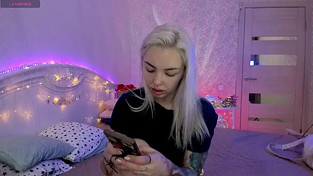 LillyMoure  online show from September 26, 11:22 pm