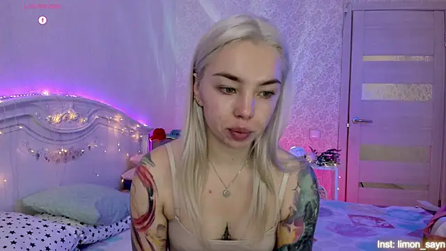 LillyMoure  online show from October 20, 1:07 am