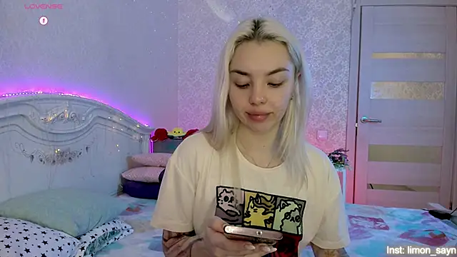 LillyMoure  online show from October 16, 11:24 pm
