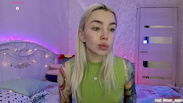 LillyMoure  online show from October 17, 11:28 pm