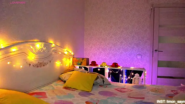 LillyMoure  online show from March 16, 11:18 pm