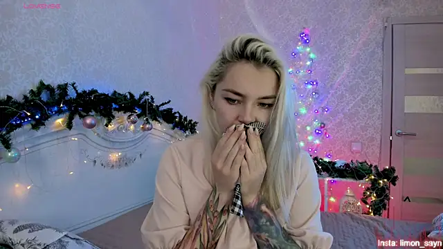 LillyMoure  online show from December 15, 11:42 pm