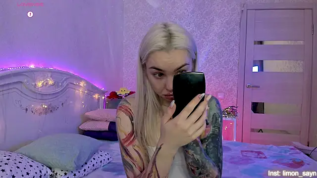 LillyMoure  online show from October 27, 11:16 pm