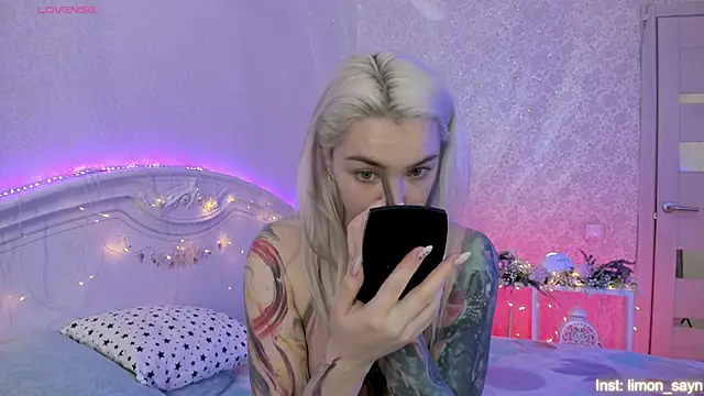 LillyMoure  online show from November 4, 11:19 pm