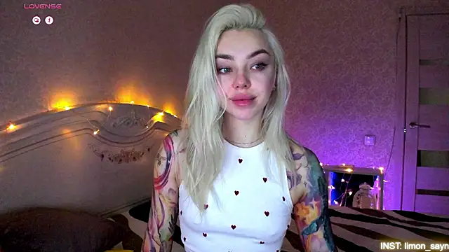 LillyMoure  online show from February 18, 11:01 pm