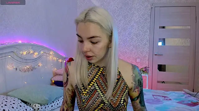 LillyMoure  online show from October 26, 11:16 pm