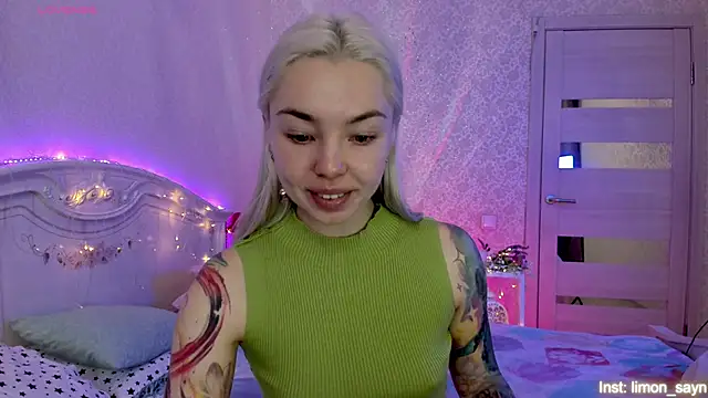 LillyMoure  online show from October 24, 11:37 pm