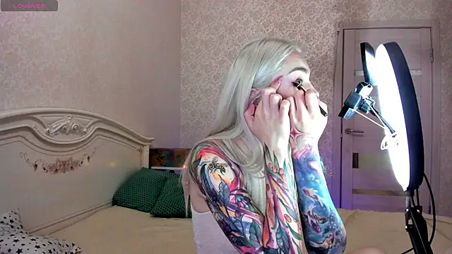 LillyMoure  online show from June 10, 11:06 pm