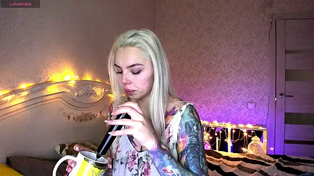 LillyMoure  online show from February 12, 10:42 pm